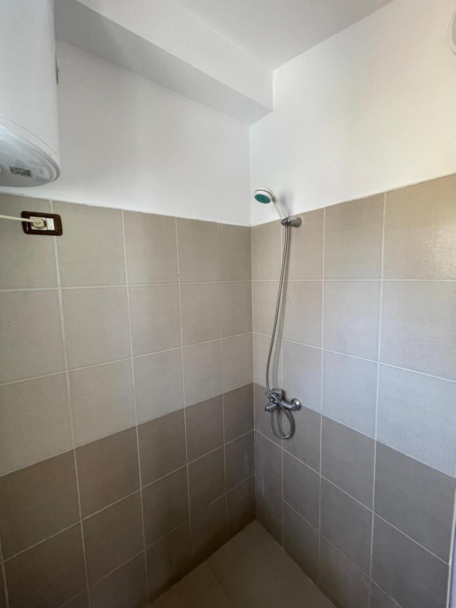 House For Rent Jurgen Villa Golem  Luaran gambar